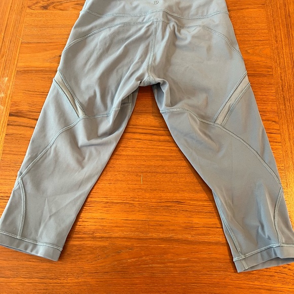 Lululemon cropped leggings with mesh inserts - dusty blue - size Small - Picture 2 of 5